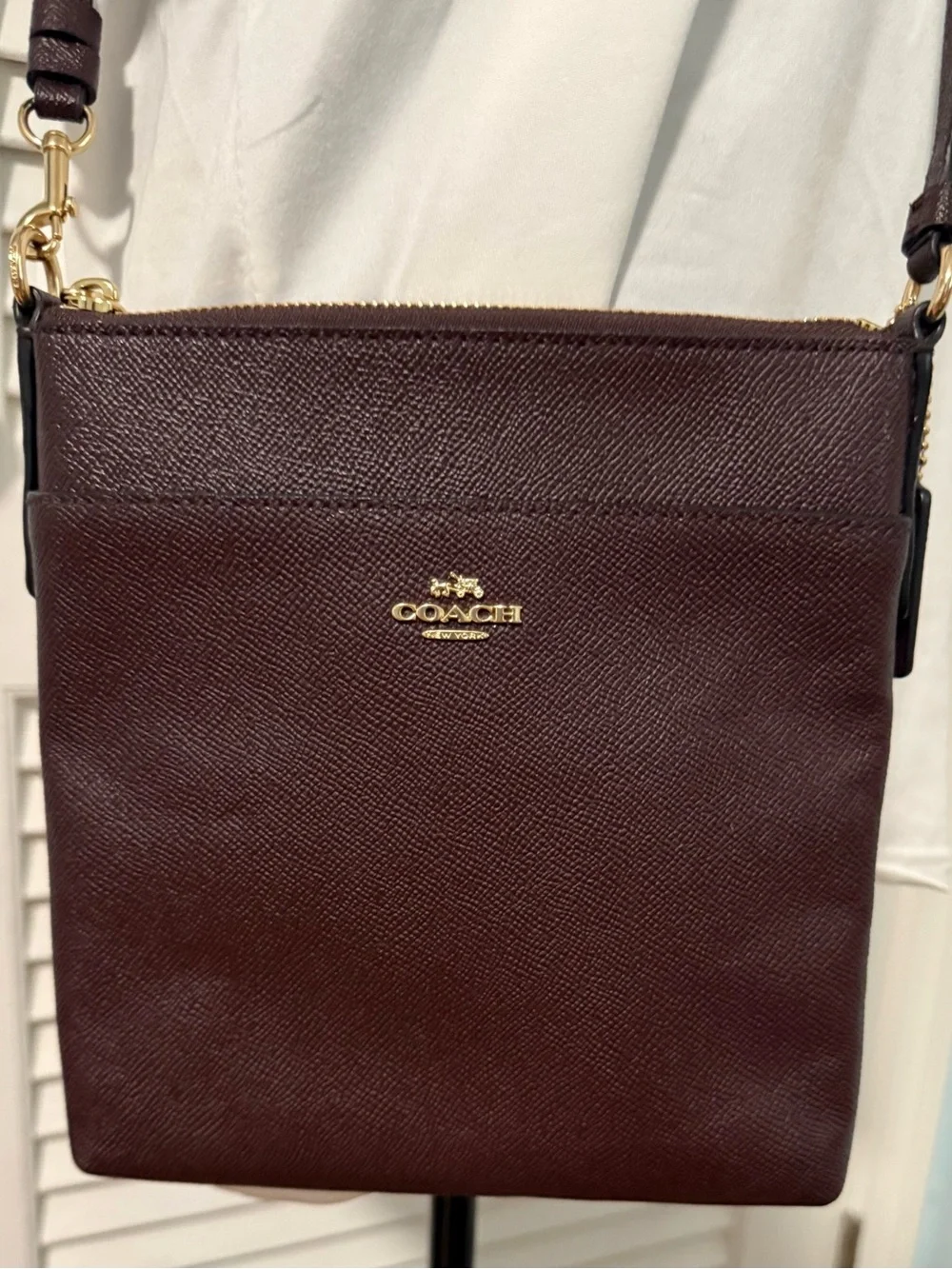 Coach “Kitt” Messenger Crossbody Bag in Oxblood Crossgrain Leather! Like New! - Picture 1 of 14